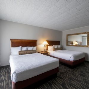 Lakeside Two Queen Beds Front of the Building